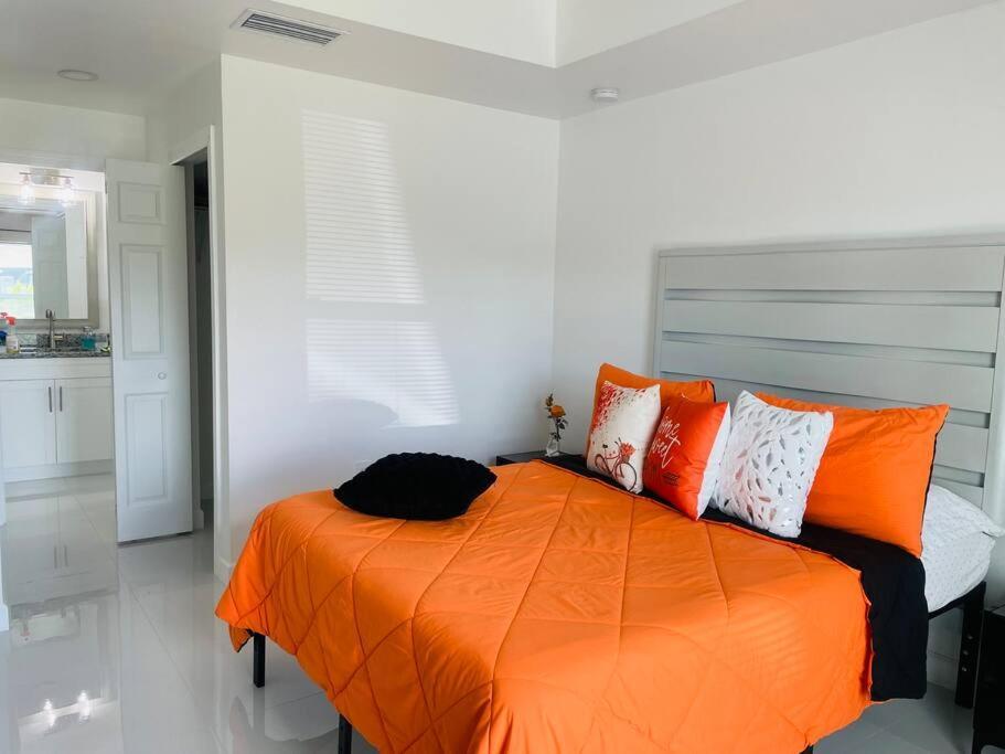 White House 1 Villa Lehigh Acres Bagian luar foto
